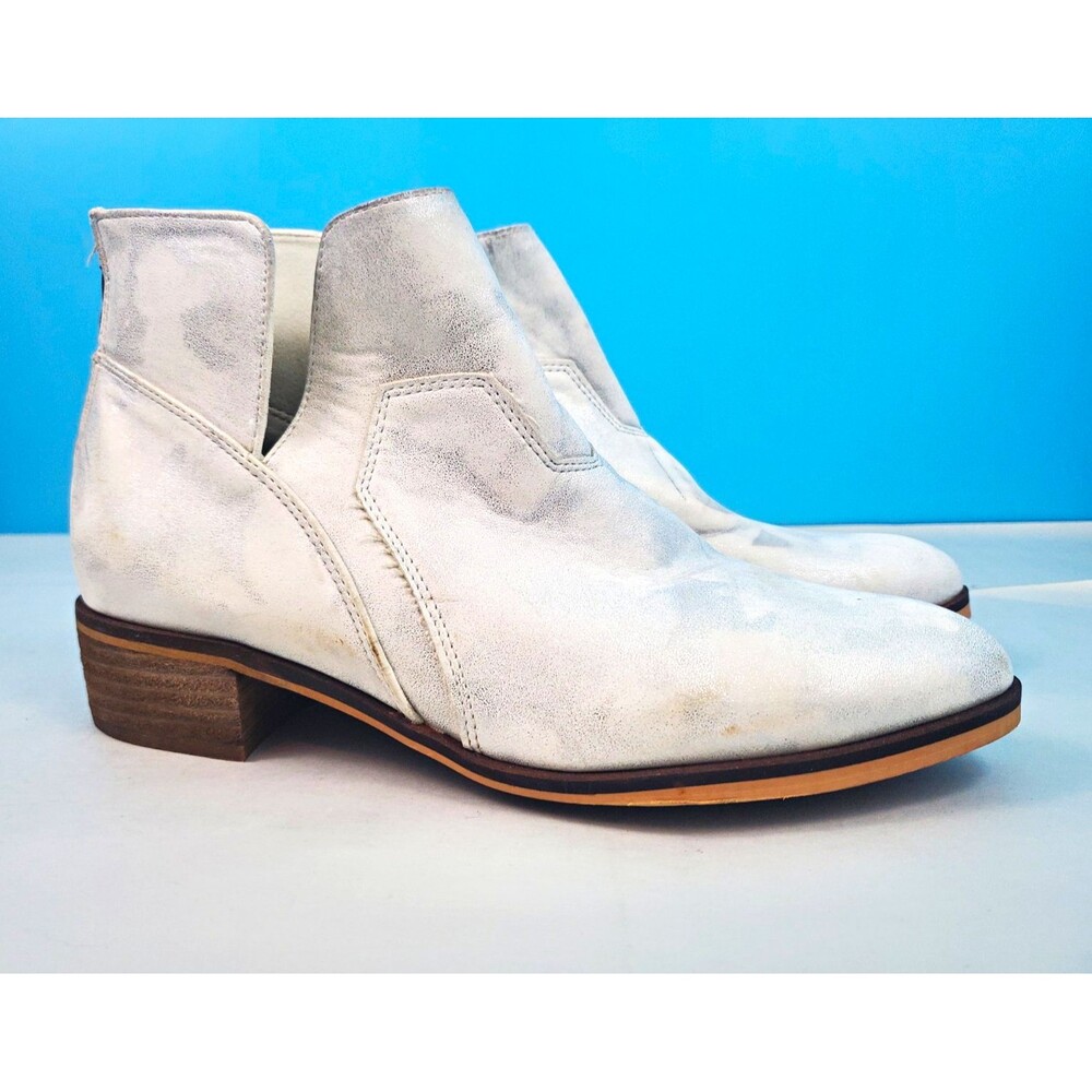 Boutique 9 White Leather Ankle Bootie Sz 9 M Pointed Toe Zip Comfort